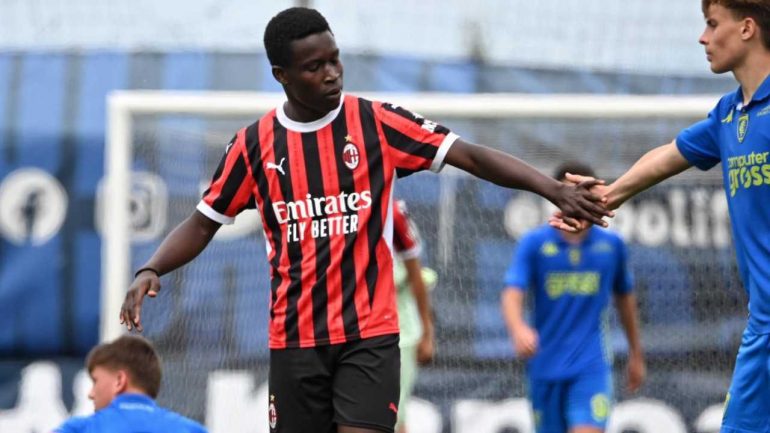 Mouhamed Fall in azione con la maglia del Milan, www.lacasadic.com