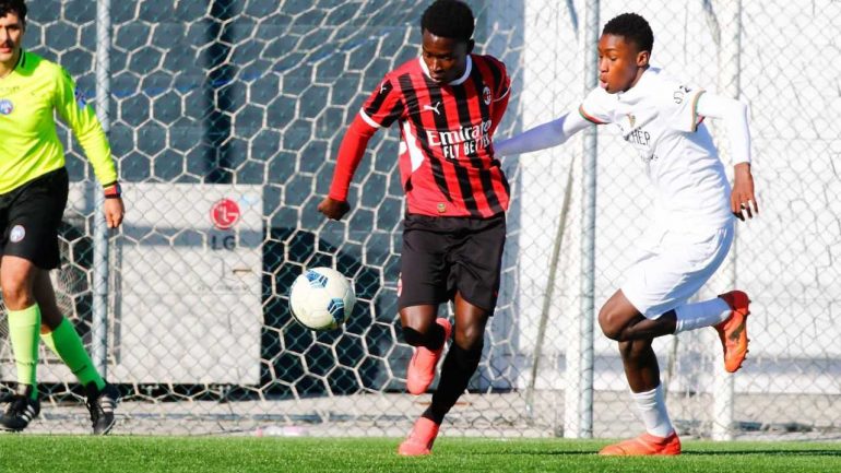 Mouhamed Fall in azione con la maglia del Milan, www.lacasadic.com