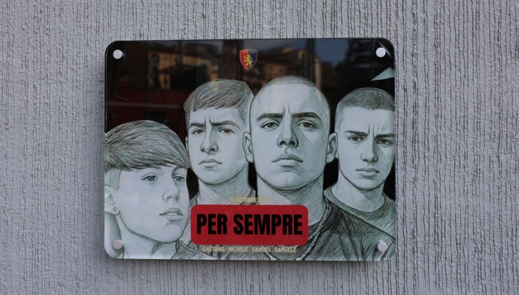 La targa commemorativa del Potenza in ricordo di Getano, Michele, Samuel e Samuele (credit: Potenza Calcio) - www.lacasadic.com