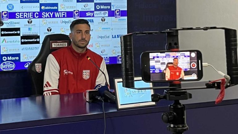 L'attaccante della Torres Ernesto Starita in conferenza stampa, www.lacasadic.com