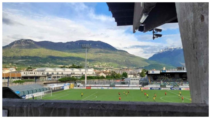 La tribuna aggiuntiva costruita dal Trento | lacasadic.com
