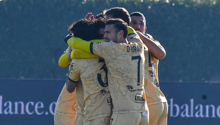 Esultanza di squadra del Sorrento - Credit: FB Sorrento - www.lacasadic.com