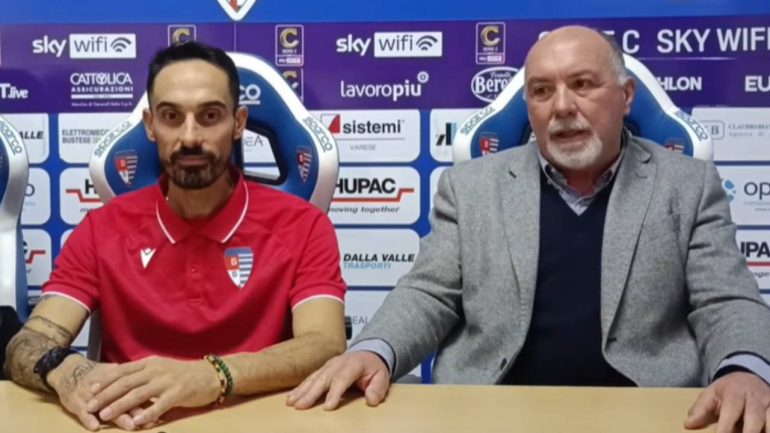 L'allenatore Bolzoni e il ds Turotti della Pro Patria in conferenza stampa