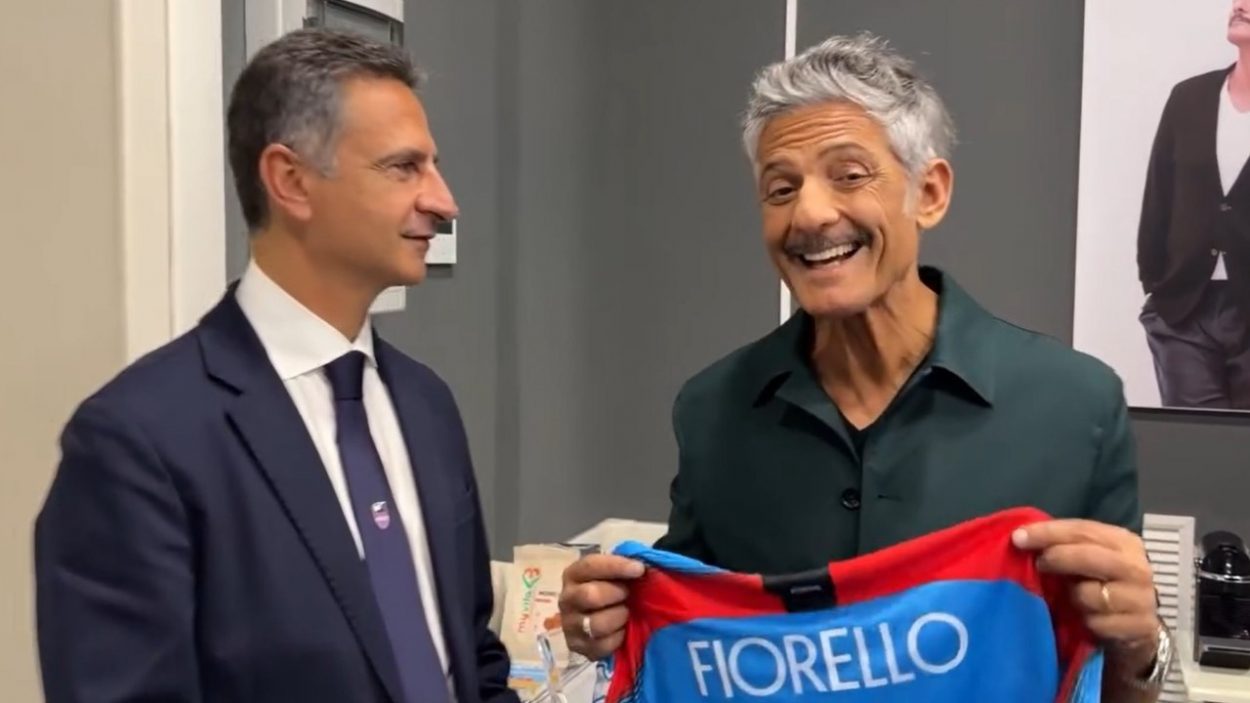 Il Catania omaggia Fiorello con la loro maglia