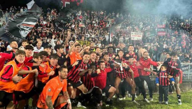 La festa della Lucchese dopo lo spareggio play-out contro il Sestri Levante 