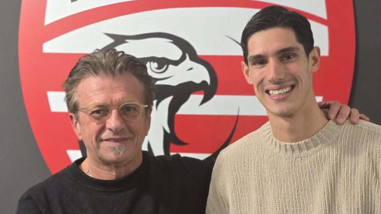 Elia Giani con il Presidente dell'AC Carpi, Claudio Lazzaretti | crediti AC Carpi | www.lacasadic.com