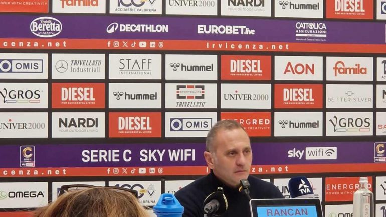 Vicenza Fabio Gallo in conferenza (credit_ Vicenza) www.lacasadic.com