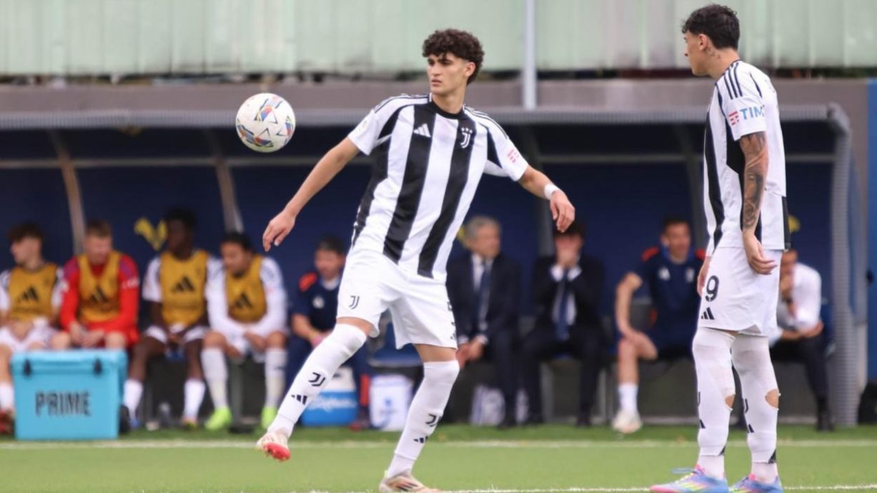 Adam Boufandar con la maglia della Juventus (credit: Martina Cutrona) - www.lacasadic.com