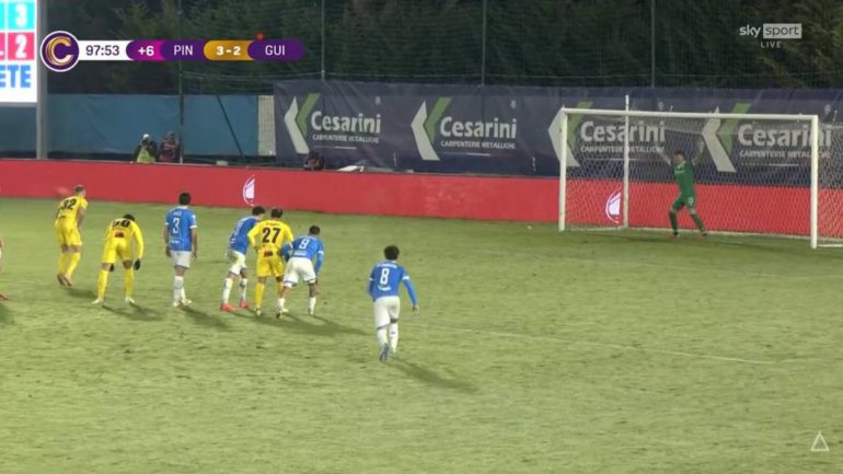 Il rigore di Diego Zuppel contro il Pineto - www.lacasadic.com