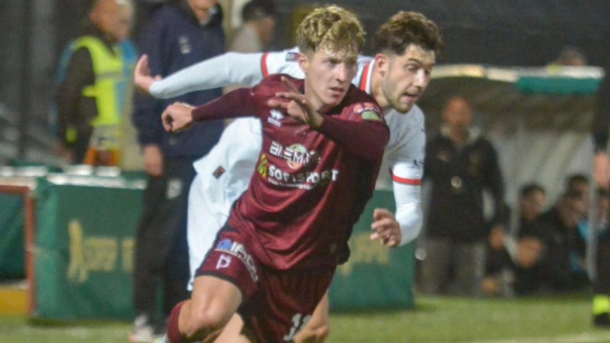 Simone Ianesi con la maglia del Pontedera (credit: Pontedera) - LaCasadiC.com