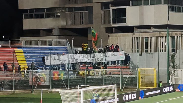 Striscione dei tifosi della Ternana allo stadio Alfredo Viviani - www.lacasadic.com
