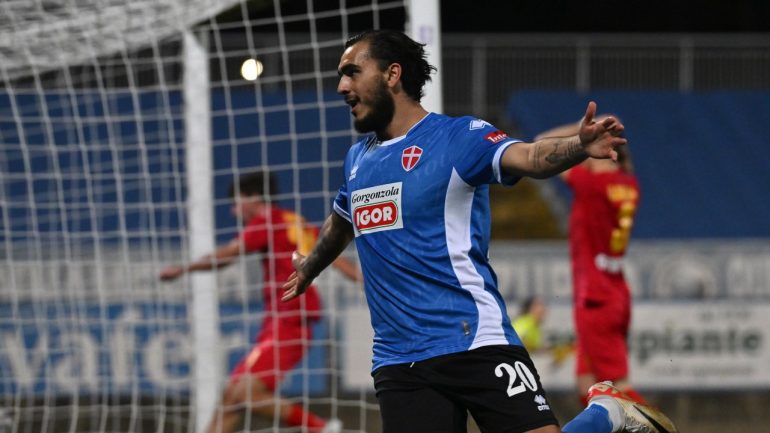 Cosimo Marco Da Graca esulta con la maglia del Novara FC, Credit: Novara FC / www.lacasadic.com