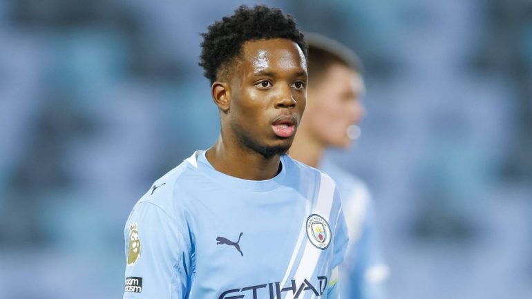 Justin Oboavwoduo con la maglia del Manchester cIty, credit: IMAGO / www.lacasadic.com