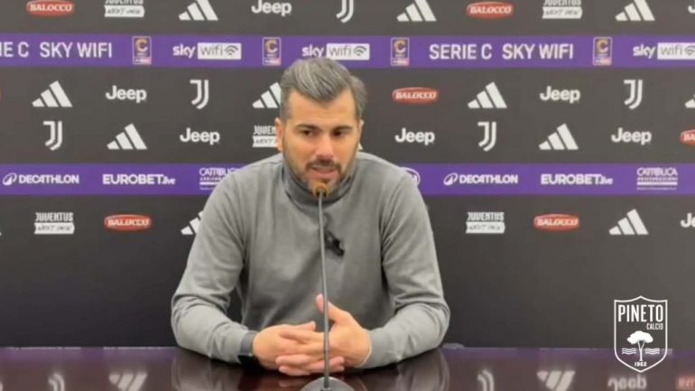 Tisci in conferenza stampa