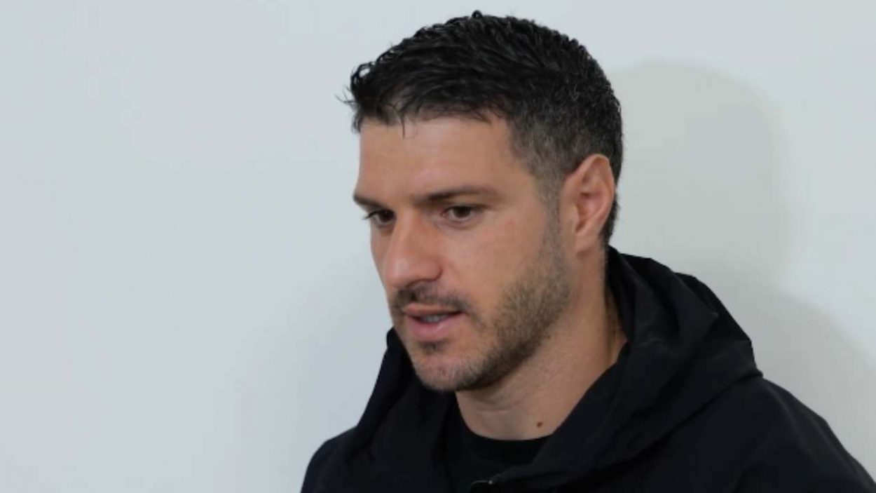 Tonti durante un'intervista