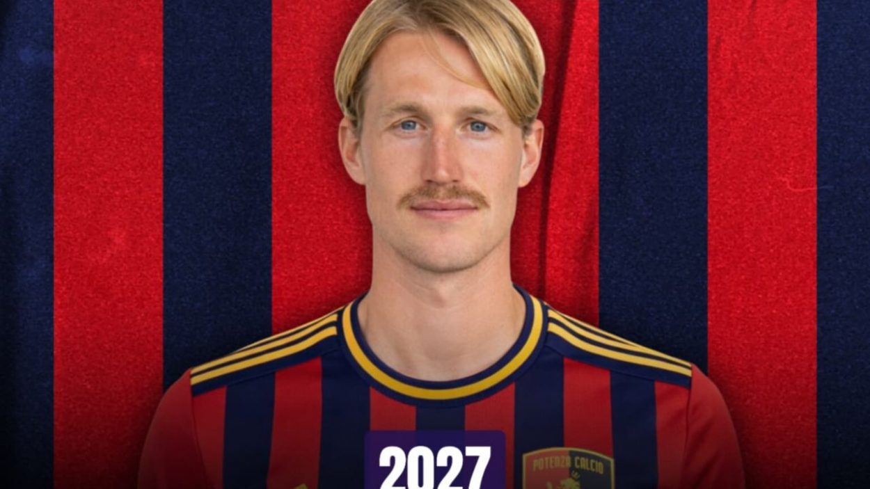 Niko Kirwan con la maglia del Potenza (credit: Potenza Calcio) - www.lacasadic.com