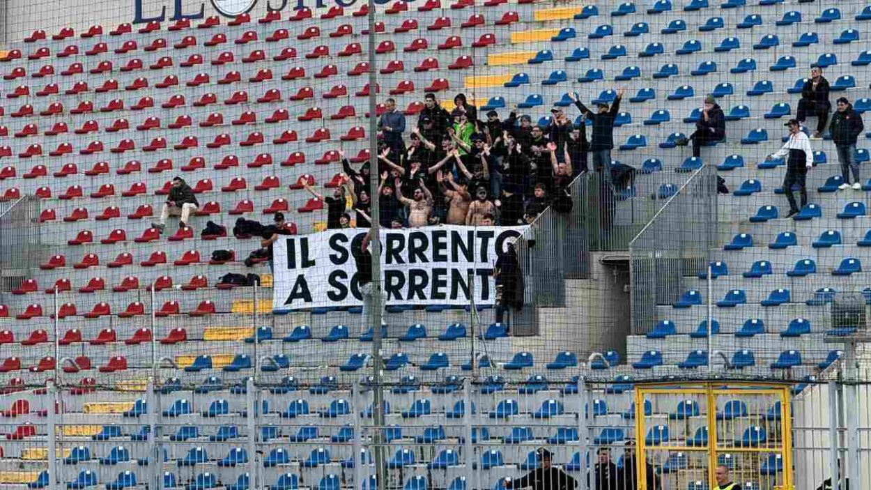 I tifosi del Sorrento in trasferta a Casarano