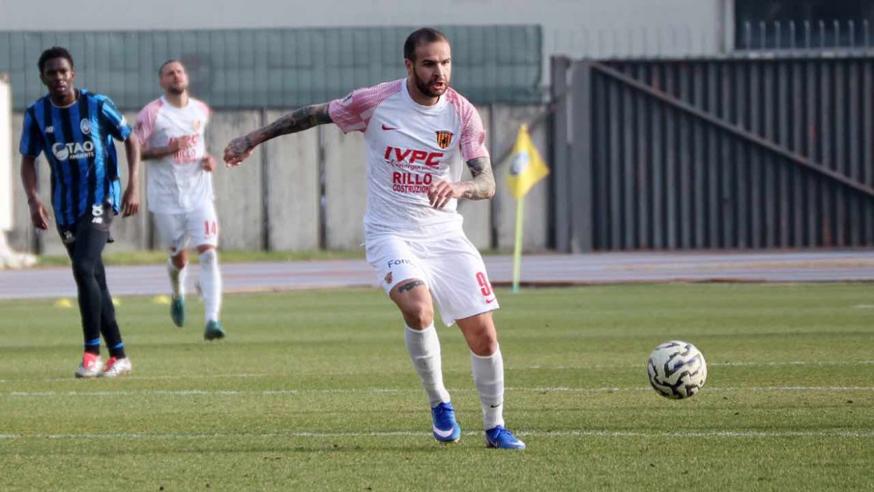 Marco Tumminello in azione con la maglia del Benevento (IMAGO)