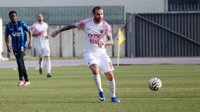 Marco Tumminello in azione con la maglia del Benevento (IMAGO)